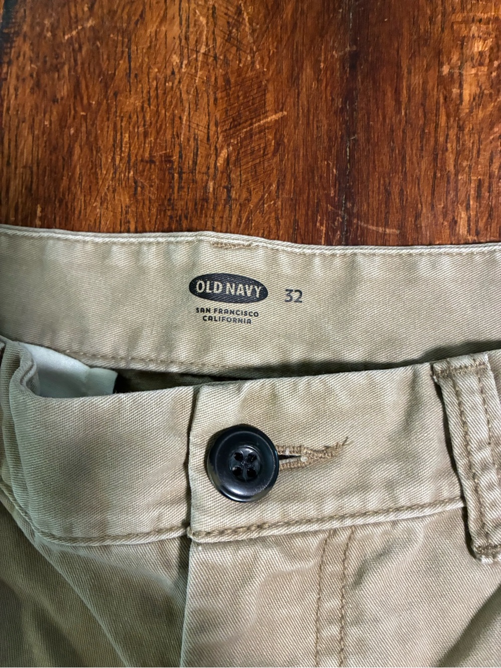 Old Navy Men’s Light Khaki Flat-Front Shorts - Picture 3 of 5